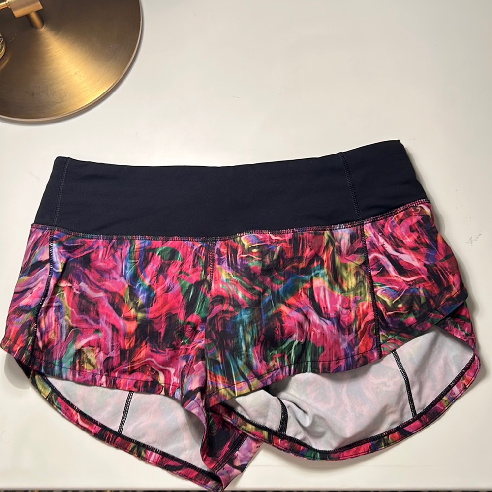 Lululemon short low rise lined 2.5 inch Speed Up
